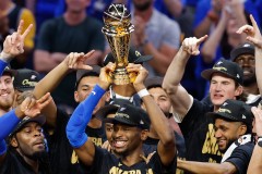 利拉德跟腱撕裂康复，赢得双份工资诠释坚韧精神